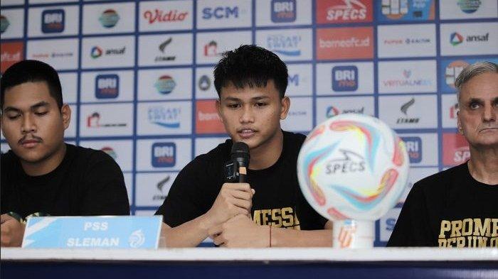 Striker PSS Sleman Hokky Caraka memberi keterangan pada sesi jumpa pers jelang pertandingan melawan Borneo FC, Minggu (16/9/2023). Hokky Caraka bakal memulai debut di timnas senior setelah dipanggil Shin Tae-yong untuk memperkuat skuad Garuda di kualifikasi Piala Dunia 2026 putaran pertama melawan Brunei Darussalam.