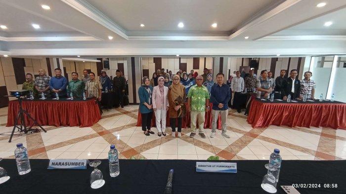 UT Purwokerto menyelenggarakan Pembekalan tutor di Hotel Karlita Kabupaten Tegal dan di Hotel Surya Yudha Purwokerto.