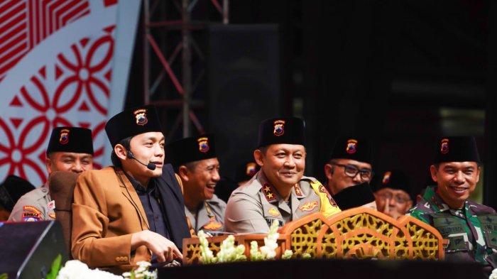 Dalam suasana yang penuh khidmat, Polda Jateng mengadakan Doa Bersama dan Jateng Bersholawat bersama Gus Iqdam pada Jumat (20/9/2024).