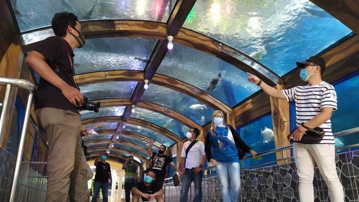 Peserta Jateng on the Spot mengekslopre objek di akuarium Taman Wisata Purbasari Pancuran Mas, Kabupaten Purbalingga, Kamis (12/11/2020).