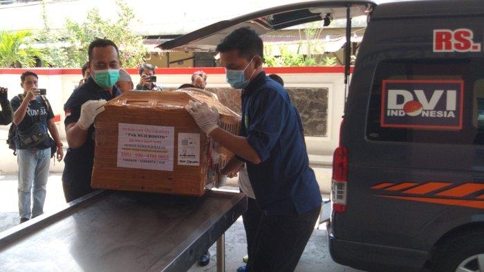 Jenazah ajudan Kapolda Kalimantan Utara (Kaltara), Brigpol Setyo Herlambang telah tiba di Rumah Sakit Bhayangkara Semarang, Jawa Tengah, Sabtu (23/9/2023). Jenazah akan dilakukan autopsi di rumah sakit sebelum nantinya dimakamkan di kampung halaman di Weleri, Kendal, Jateng.