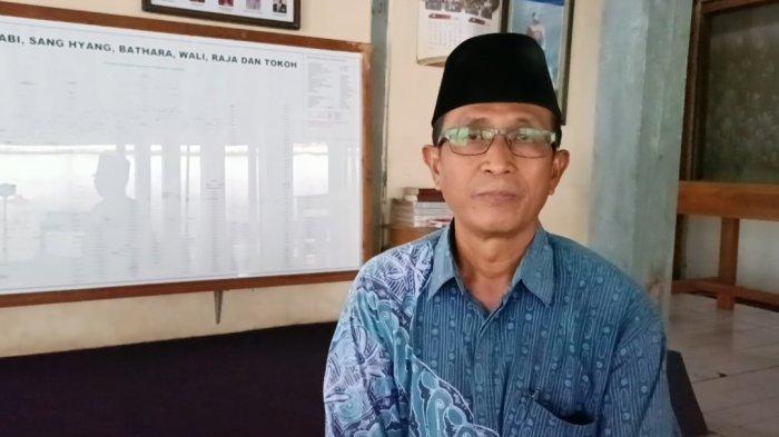 SEJARAH KI AGENG SELO - Kanjeng Raden Tumenggung (KRT) Rokhim Rekso Hastono, juru kunci makam Ki Ageng Selo. KRT Rokhim menyebut sosok Ki Ageng Selo, tak hanya dikenal sebagai leluhur raja-raja Kesultanan Mataram Islam, tetapi juga sebagai penjaga nilai-nilai moral dan spiritual masyarakat Jawa.