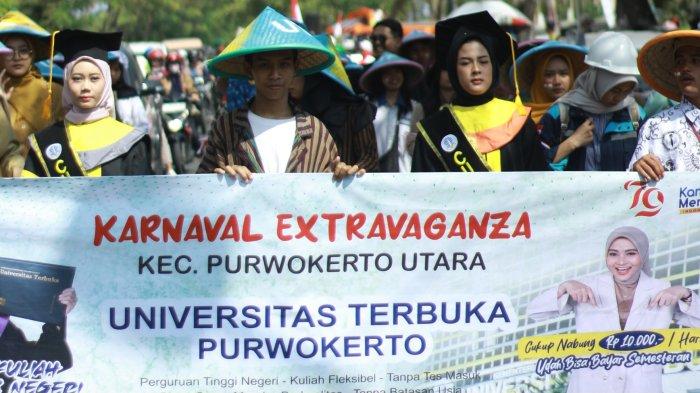 Acara Karnaval Extravaganza Universitas Terbuka atau UT Purwokerto, Banyumas.