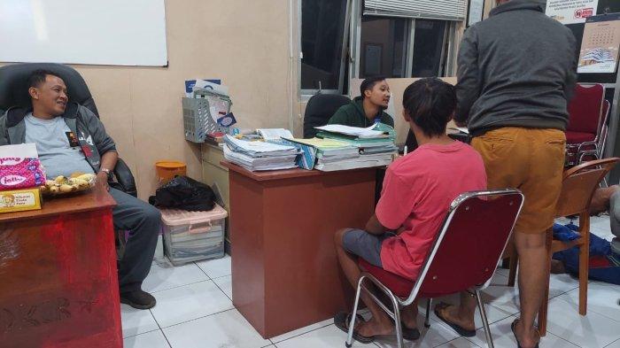 Pelaku pencurian motor diinterogasi polisi di Kantor Satreskrim Polres Salatiga.