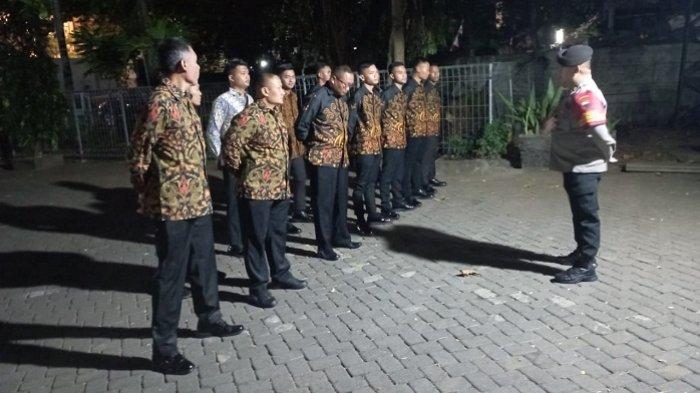 Personel khusus berpakaian batik dari satuan Brimob Polda Jateng disiapkan mengamankan delegasi pertemuan forum AEM di Kota Semarang, Kamis (17/8/2023).