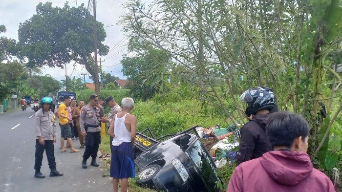 Mobil pikap yang mengangkut rombongan pengajian mengalami kecelakaan di Desa Kasih, Kecamatan Kertanegara, Kabupaten Purbalingga, Senin (4/3/2024).