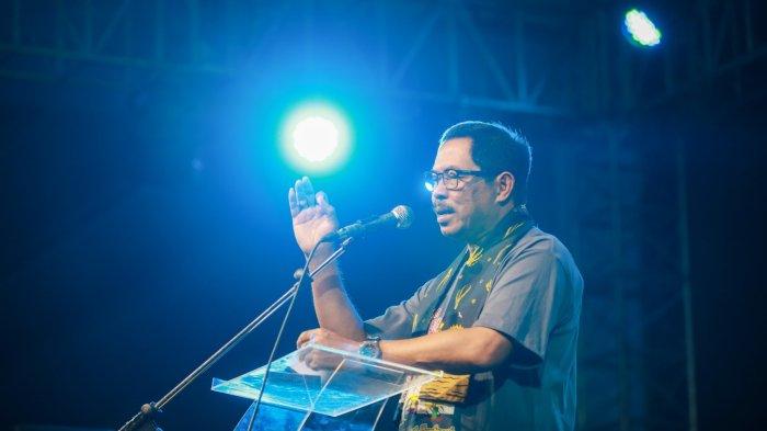 Pj Gubernur Jateng, Nana Sudjana saat membuka Festival Program Keluarga Harapan ke-6 di Hall Tirtonadi, Solo, Kamis (14/12/2023).