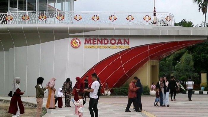 Pusat kuliner Kapal Mendoan di kawasan Alun-alun Pancasila, Kabupaten Kebumen, Jawa Tengah, Minggu (15/12/2024). Pusat kuliner ini kini menambah ikon di Kebumen.