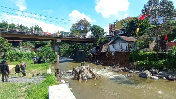 Kondisi terkini rumah yang diterjang banjir bandang di Kampung Sidojoyo, Kelurahan Pagerkukuh, Kecamatan Wonosobo, Sabtu (9/12/2023).
