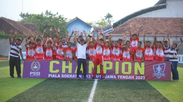 Tim R2 Solo U-13 keluar sebagai juara Piala Soeratin U-13 Jawa Tengah.