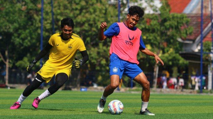 Pemain PSIS Semarang, Tri Setiawan saat menjalani latihan jelang laga melawan Barito Putera dalam lanjutan Liga 1.