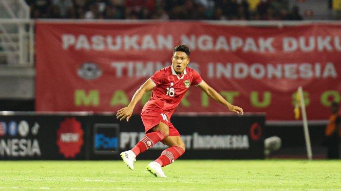 Aksi bek PSIS Semarang Wahyu Prasetyo saat membela Timnas Indonesia dalam laga uji coba kontra Turkmenistan di Stadion Gelora Bung Tomo belum lama ini.