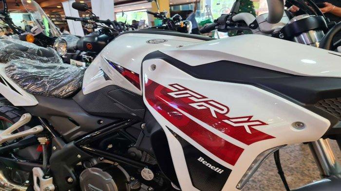 Penampakan Benelli TRK 251 di pameran yang digelar di DC Mall Batam lantai dasar dari 1-17 Desember 2023