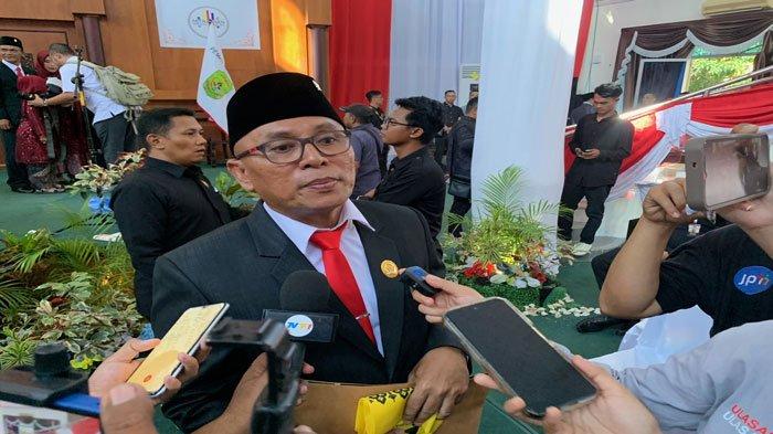 Agus Djurianto Pimpinan DPRD Tanjungpinang sementara.