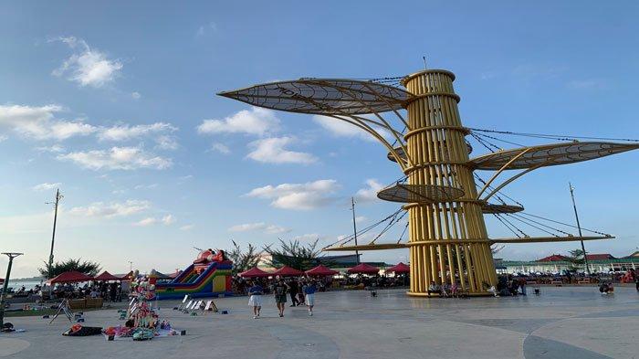 Tugu Sirih Kota Tanjungpinang, Provinsi Kepulauan Riau (Kepri).