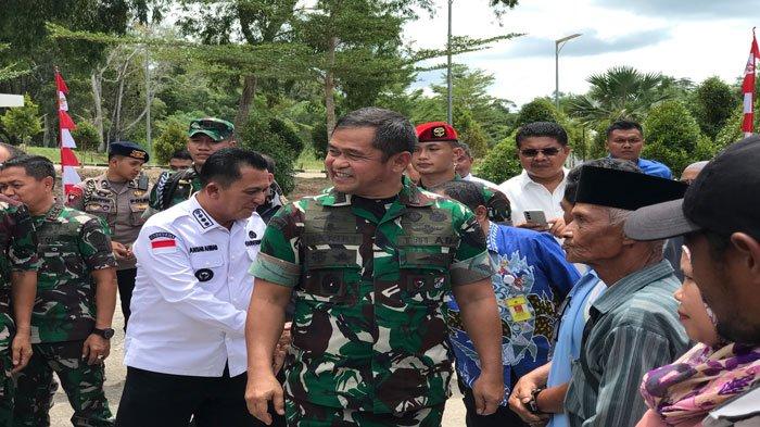Potret KSAD Jenderal TNI Maruli Simanjuntak saat mendatangi RSKI Galang Batam, Kamis (8/8/2024)