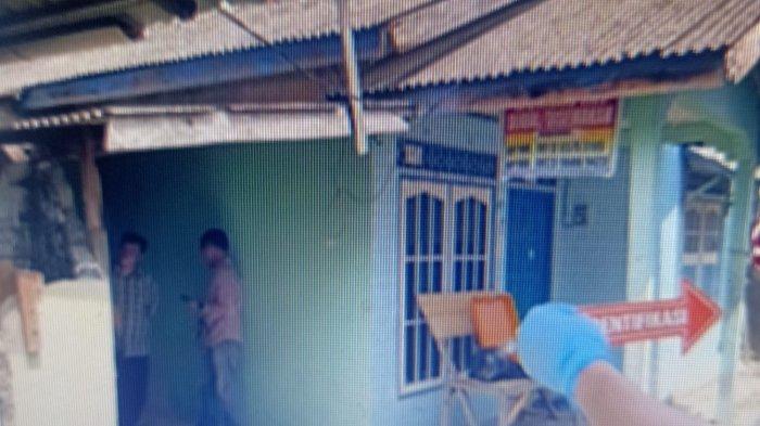 OLAH TEMPAT KEJADIAN - Jajaran Polres Karimun melakukan olah tempat kejadian pembunuhan bocah dua tahun di tangan teman kencan ibunya, kawasan Telaga Tujuh Kolong, Kelurahan Sungai Lakam Barat, Kecamatan Karimun, Kabupaten Karimun, Provinsi Kepulauan Riau, Kamis (12/6/2025) dini hari.