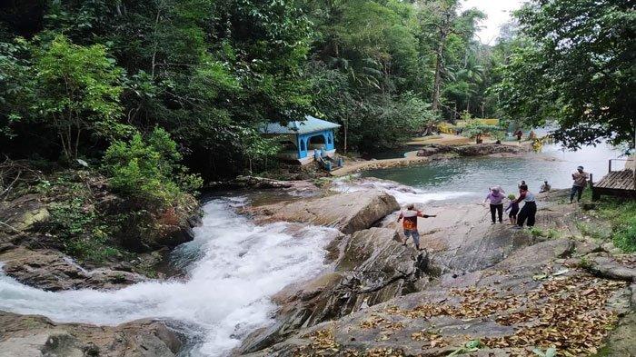 Pesona Air Terjun Neraja, Desa Ulu Maras, Kabupaten Kepulauan Anambas saat dikunjungi sejumlah wisatawan lokal beberapa waktu lalu