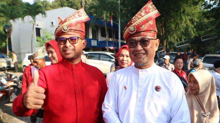 PASANGAN NADI - Suasana pendaftaran pasangan calon walikota dan wakil walikota Batam Nuryanto dan Hardi Hood di kantor KPU Kota Batam, Kamis (29/8/2024)