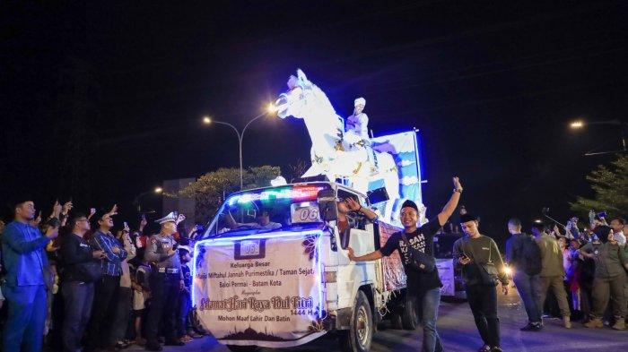 PAWAI TAKBIRAN - Pawai takbiran di Kota Batam, Provinsi Kepri jelang Idul Fitri 1444 Hijriah, Jumat (21/4/2023) malam.
