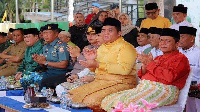 Gubernur Kepri Ansar Ahmad saat menghadiri Pawai Ta'aruf MTQH ke Xlll Bintan, Senin (22/4/2024). Di sela-sela kegiatan, Ansar bicara soal kasus hukum yang menjerat Pj Wali Kota Tanjungpinang Hasan tersangka