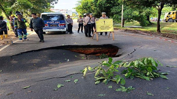 Kondisi terkini Jalan Gajah Mada Tiban ambles, Kamis (23/11/2023)