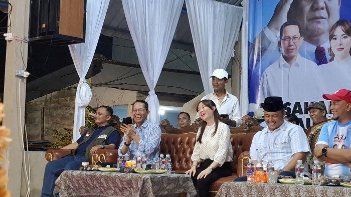 Acara pertemuan Amsakar Achmad dan Li Claudia Chandra dengan warga Kelurahan Buliang, Kecamatan Batu Aji, pada Rabu (23/10/2024) malam.