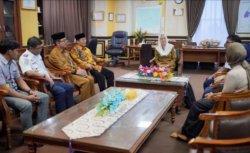 PERTEMUAN DENGAN MASKAPAI - Bupati Natuna Cen Sui Lan saat melakukan pertemuan dengan pihak maskapai yang melayani penerbangan di Kabupaten Natuna.