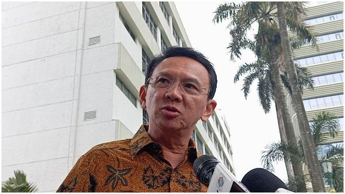 AHOK DATANG KE KEJAGUNG - Basuki Tjahaja Purnama alias Ahok saat tiba di Kejaksaan Agung, Jakarta, Kamis (13/3/2025).