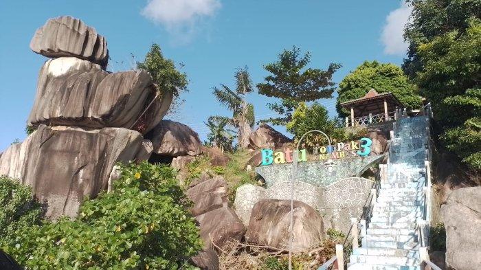 BATU TOMPAK TIGE - Batu Tompak Tige di Kecamatan Siantan, Kabupaten Kepulauan Anambas, Provinsi Kepulauan Riau (Kepri). Foto diambil belum lama ini.