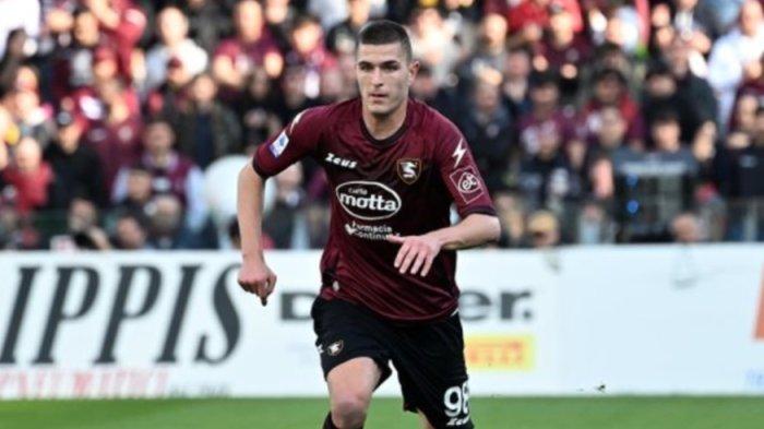 Inter Milan coba pulangkan bek asal Salernitana Lorenzo Pirola