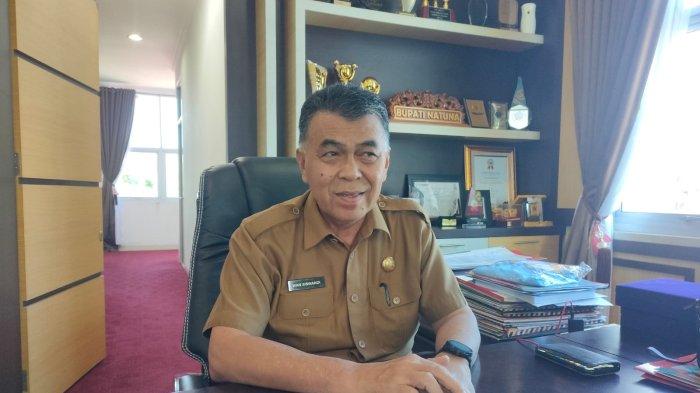 Bupati Natuna Wan Siswandi ditemui di ruang kerjanya belum lama ini.