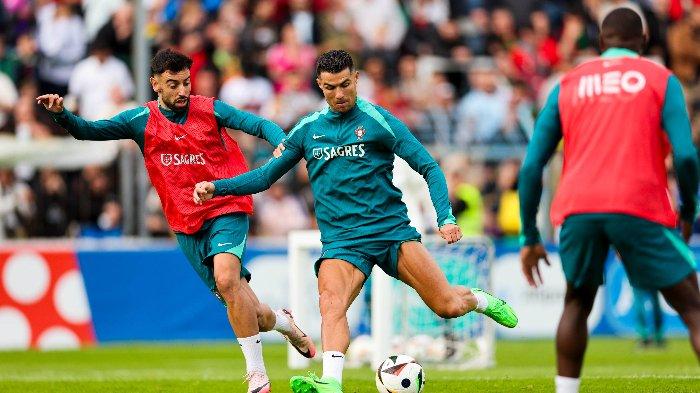 Megabintang Al Nassr, Cristiano Ronaldo, percaya Timnas Portugal era sekarang ini layak untuk mengangkat trofi kompetisi EURO 2024 kali ini.