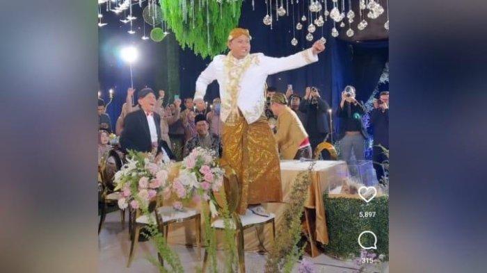 Denny Caknan naik ke kursi setelah ijab kabul