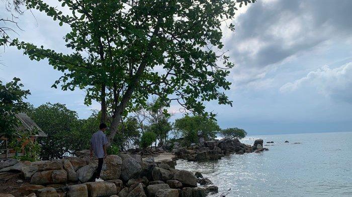 DESTINASI WISATA DI TANJUNGPINANG - Potret Pantai Setumu di Dompak, Kecamatan Bukit Bestari, Kota Tanjungpinang, Provinsi Kepulauan Riau, Senin (30/10/2023).