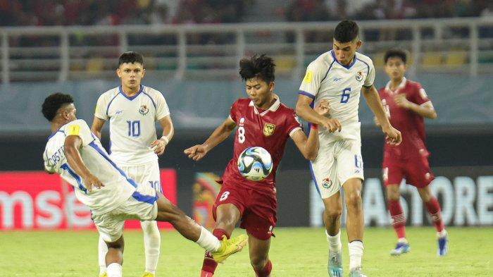 Duel Timnas U17 Indonesia vs Panama di Stadion Gelora Bung Tomo, Surabaya pada matchday kedua fase Grup A Piala Dunia U17 2023, Senin (13/11/2023).
