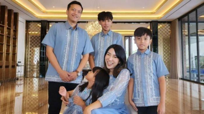 Foto keluarga Hokky Krisdianto. Nasib Keluarga Hokky Krisdianto, Pembalap Legendaris Tewas Gegara Kecelakaan, Sang Istri Harus Besarkan 3 Anak