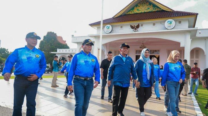 Pagelaran Kepri Navy Open Water Swimming Competition 2024 resmi dibuka oleh KSAL Laksamana TNI Muhammad Ali didampingi Gubernur Kepri Ansar Ahmad, di Pelataran Tugu Sirih, Tepi Laut, Kota Tanjungpinang pada Sabtu (06/08) pagi.