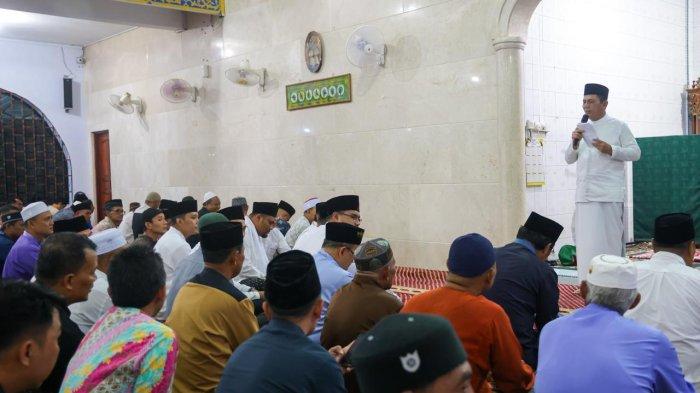 ANSAR AHMAD- ubernur Kepri, Ansar Ahmad saat safari perdana Ramadhan di Kijang, Kabupaten Bintan, Rabu (05/03/2024).