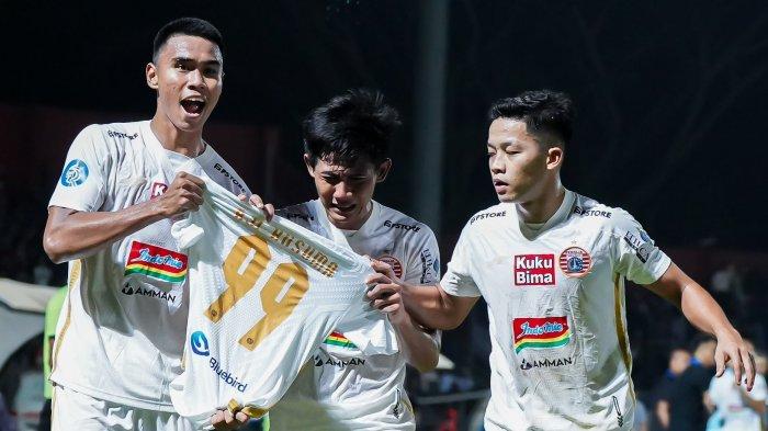Pemain Persija Jakarta saat menghadapi Persik Kediri di Stadion Brawijaya, Minggu (17/9/2023). Dalam laga tersebut tim Macan Kemayoran berhasil meraih kemenangan 2-1.