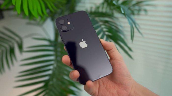 Ilustrasi iPhone 12 warna hitam.