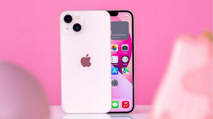 Ilustrasi iPhone 13 yang tampak depan belakang.