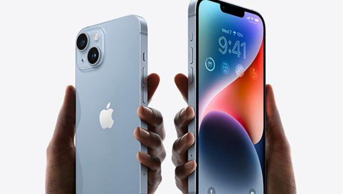 Ilustrasi iPhone 14 dan iPhone 14 Plus.