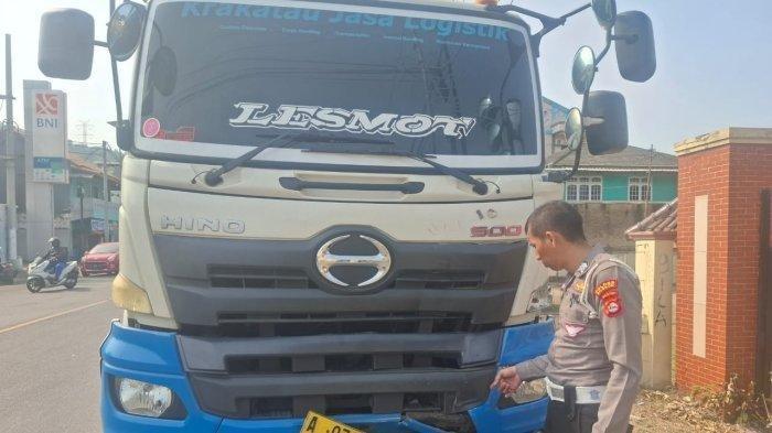 Insiden kecelakaan terjadi di Jalan Raya Merak-Cilegon, Banten pada Selasa (29/10/2024).