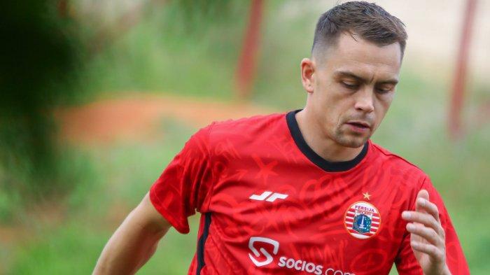 Maciej Gajos pastikan dirinya akan membantu lini depan Persija Jakarta pada laga pekan 5 BRI Liga 1 2023-2024 menghadapi Persebaya Surabaya mengingat lini depan Macan Kemayoran saat ini sedang kekurangan opsi pemain. Kamis (26/7/2023).