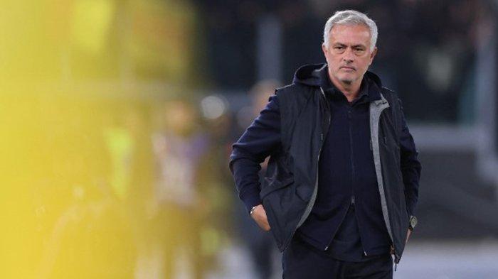 Pelatih AS Roma asal Portugal Jose Mourinho saat pertandingan AS Roma vs Lecce di pekan 11 Serie A Liga Italia 2023-2024, Minggu (5/11/2023).