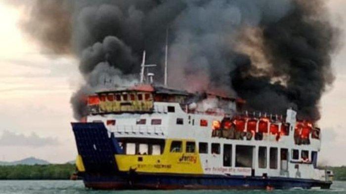 KAPAL RORO TERBAKAR - Kapal KMP Tandean terbakar di perairan Punggur kota Batam