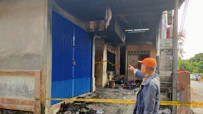 KEBAKARAN DI BATAM - Kondisi indekos di Baloi Indah, Lubukbaja, Kota Batam, Provinsi Kepulauan Riau (Kepri) yang terbakar, Kamis (9/11/2023). Anak perempuan 8 tahun korban kebakaran di Batam itu meninggal dunia setelah jalani perawatan di rumah sakit.