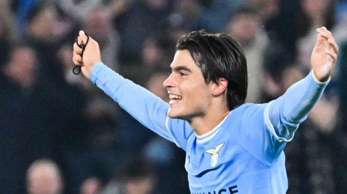 Lazio Menang vs AC MOnza - Striker Lazio asal Argentina Luka Romero melakukan selebrasi setelah mencetak gol ke gawang AC Monza, Kamis (10/11/2022) di pekan 14 Serie A Liga Italia 2022-2023. Lazio menang 1-0 berkat gol tersebut.