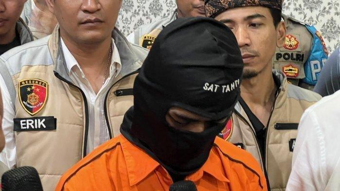 MUTILASI DI SERANG - MY (23) pelaku pembunuhan dengan mutilasi pacarnya SA (19) di Desa Gunung Sari, Kecamatan Gunung Sari, Kabupaten Serang. Ia diketahui berprofesi sebagai tukang jagal di tempat pemotongan ayam. Ayah angkat ungkap tabiat MY.